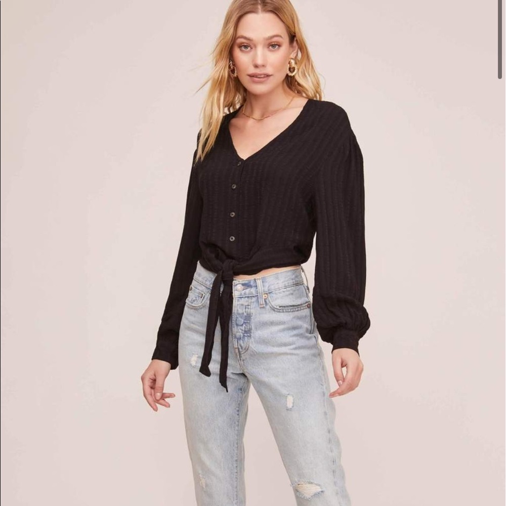 ✨sold✨ ASTR Tie Front Top